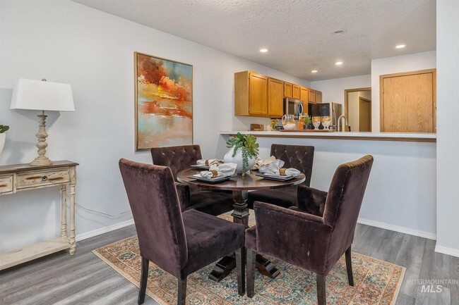 Dining area - 2215 S Hervey St