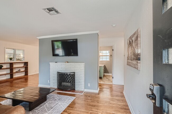 Building Photo - 433 Rittiman Rd