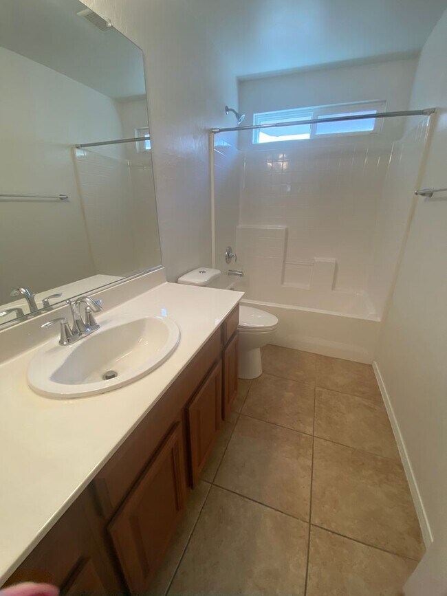 Foto del edificio - NW 3 bedroom