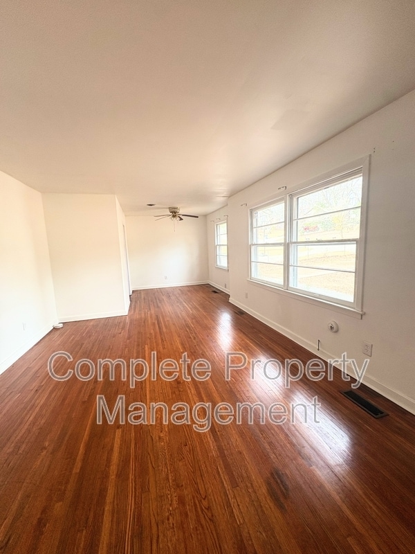 Building Photo - 409 13th Ct NW