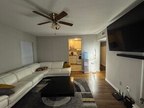 Building Photo - 321 SE 13th St