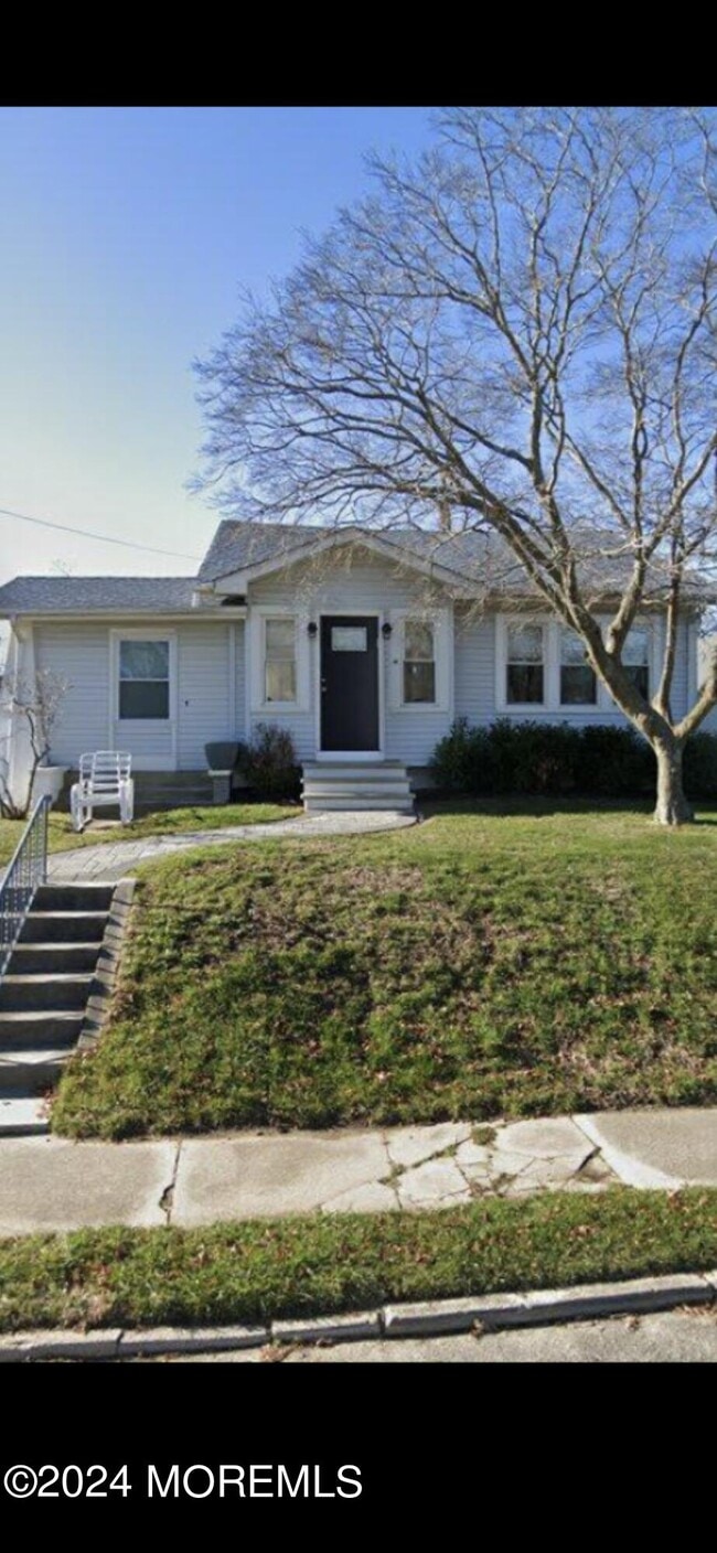 Building Photo - 4 Oakwood Ave