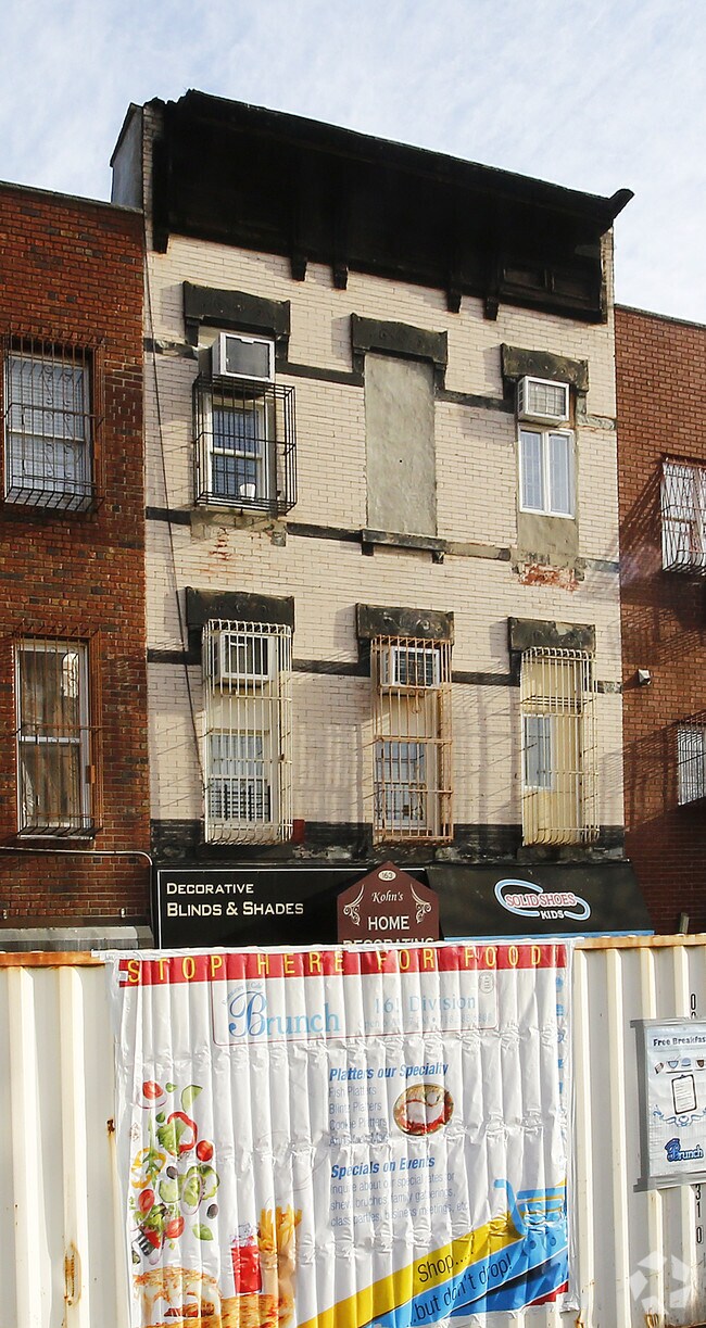 Building Photo - 163 Division Ave