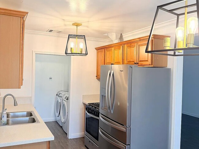 Building Photo - 13637 Washington Ave