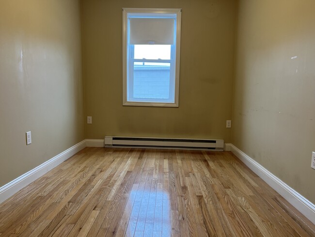 Building Photo - 31 Central St