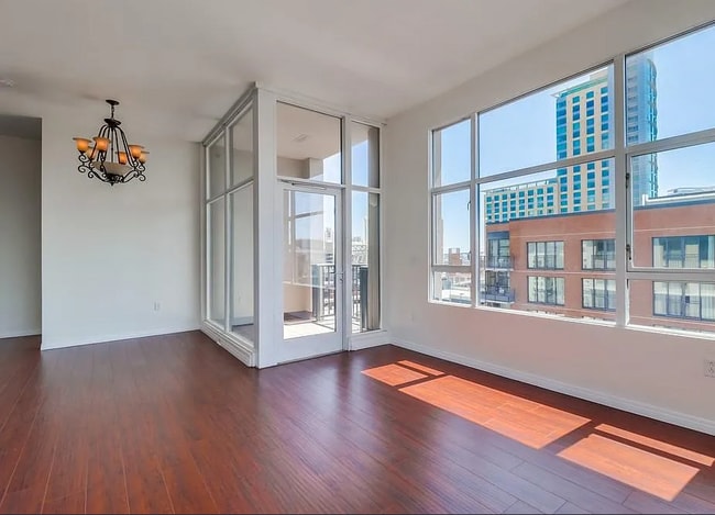 Building Photo - 530 K St