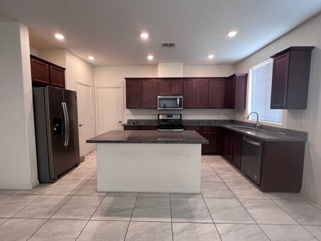 Building Photo - 3 Bedroom + Bonus, RV Gate, fenced yard, B...