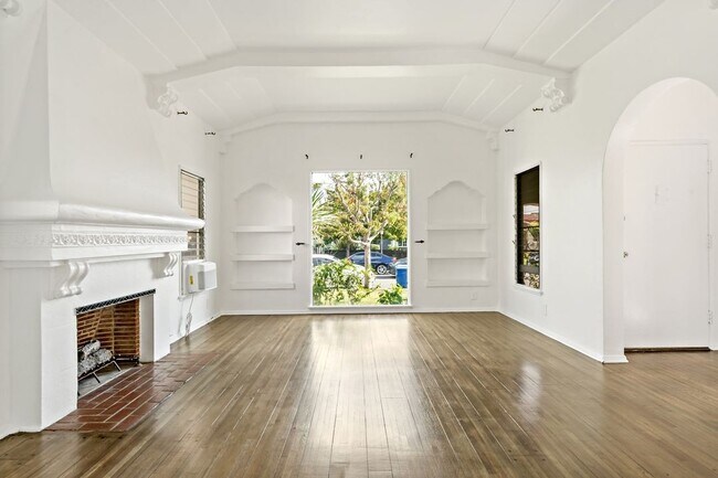 Foto del edificio - 1773 S Garth Ave