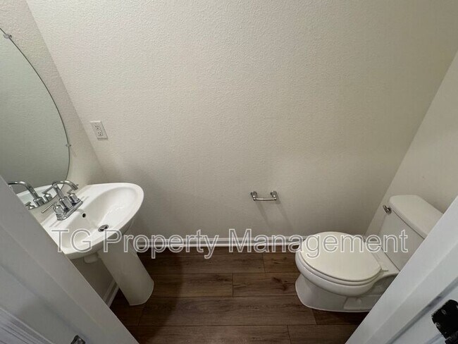 Foto del edificio - 9877 Fiddleback Ln