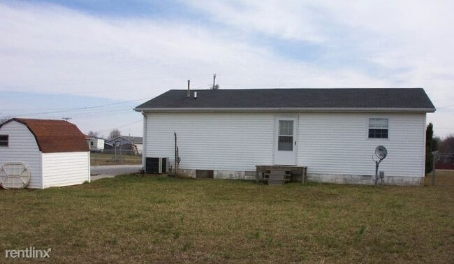 Building Photo - 3 br, 1 bath House - 102 Kim Way