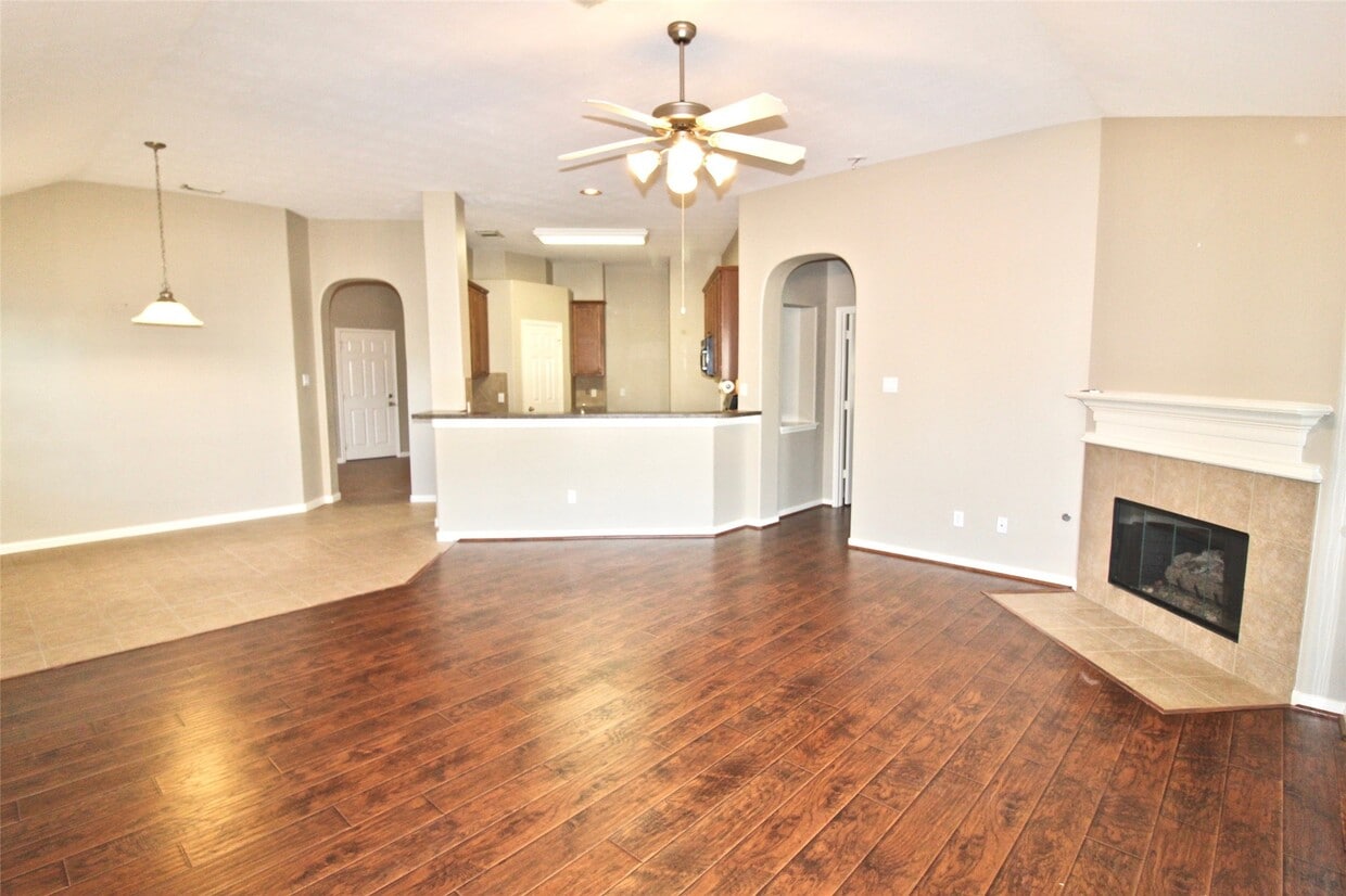 Primary Photo - 24510 Hamilton Mill Ct