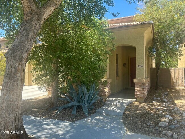 Foto del edificio - 3636 E Parkview Dr