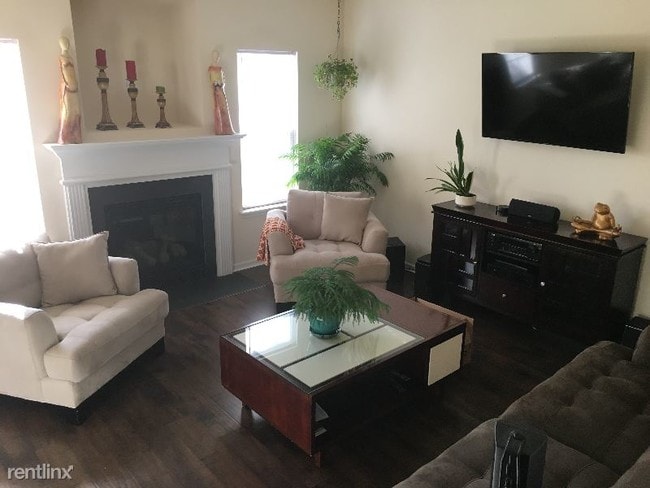 Building Photo - 3 br, 2.5 bath Townhome - 241 Azteca Drive
