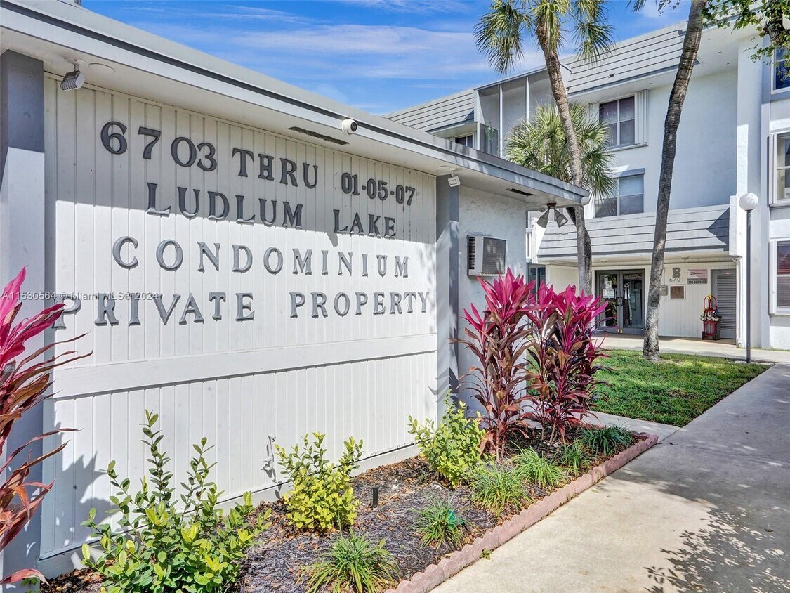 Primary Photo - 6705 NW 169th St