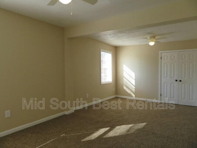 Building Photo - 2143 Chattering Ln