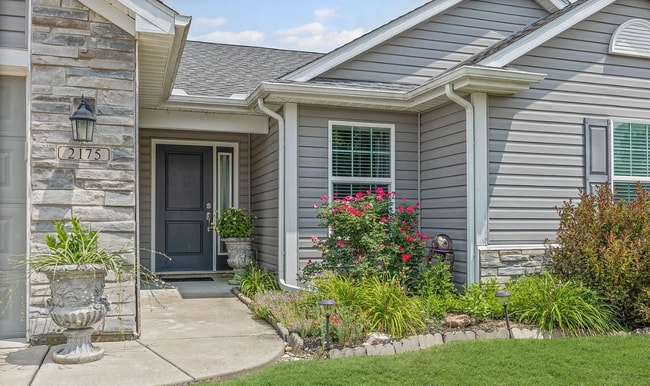 Building Photo - 2175 Cushing Dr