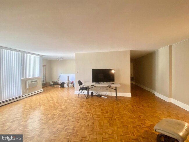 Foto del edificio - 1301 N Harrison St