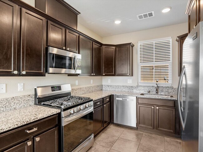 Foto del edificio - The Juniper - Beautiful 3 Bedroom, 2.5 Bat...