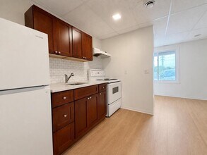 Building Photo - 433 Elmstead Rd
