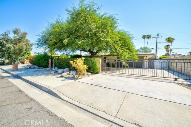 Building Photo - 642 S Mountain View Dr