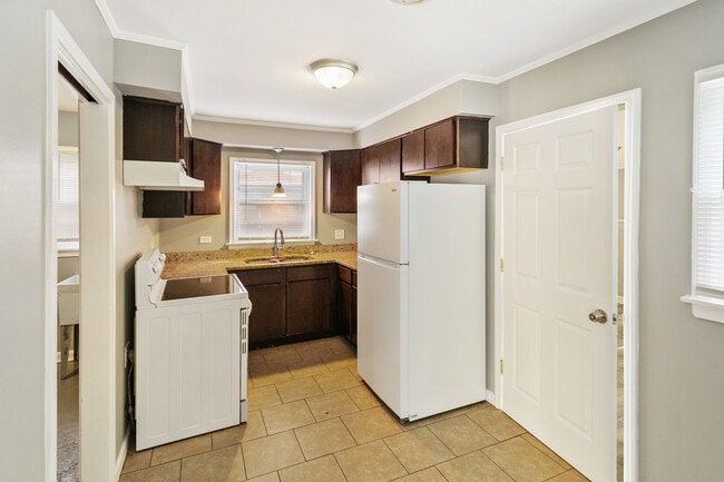 Building Photo - 17306 Holmes Ave