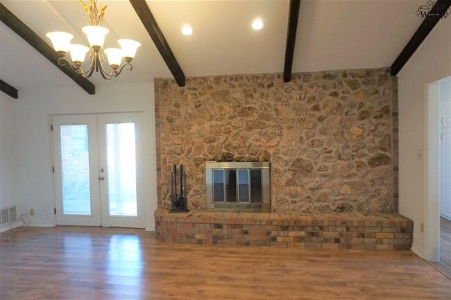 Building Photo - 5 Vera Ct