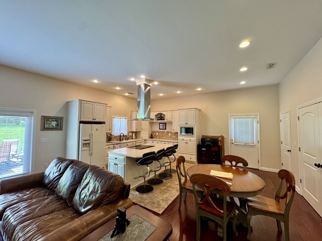 Foto del edificio - 1220 Davis Ferry Rd
