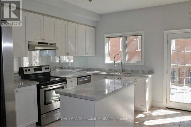 Building Photo - 117 Harbourview Crescent
