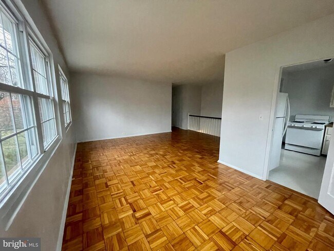 Building Photo - 1616 Preston Rd