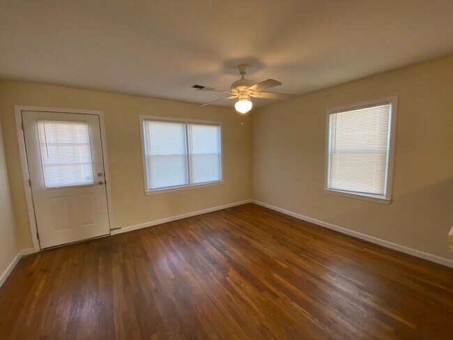 Building Photo - 5961 Peco Ln