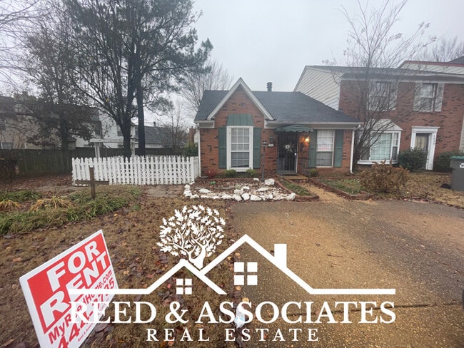 Building Photo - Updated Townhome Located in East Memphis~