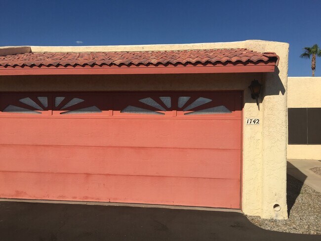 Foto del edificio - Coming mid August - Unfurnished long term ...