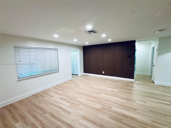 Foto del edificio - 3980 N 67th Ave