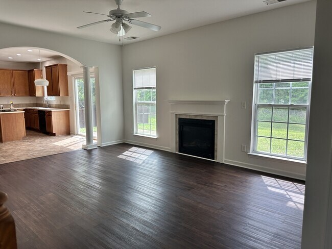 Building Photo - Spacious 5-Bedroom Home for Rent in The Pointe at Oakdale