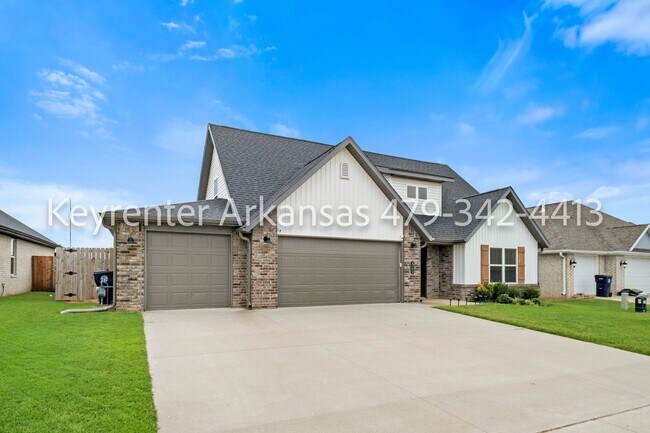 Building Photo - Gorgeous 4BR Home with 3-Car Garage & Storm Shelter