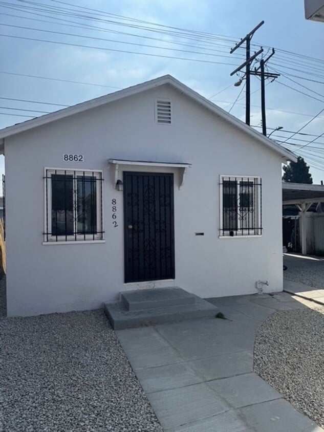 Primary Photo - 8860-8862 S Central