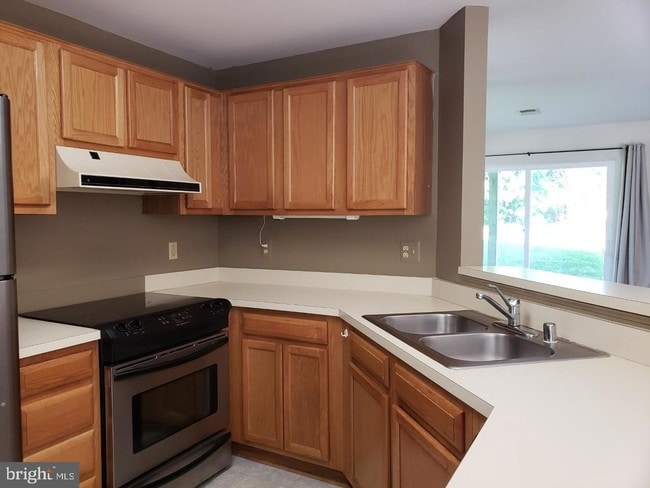 Building Photo - 758A Cedar Crest Dr