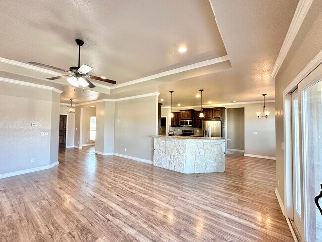 Foto del edificio - Price Drop!  Viewable Now!