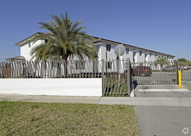 Building Photo - Biscayne Park Villas