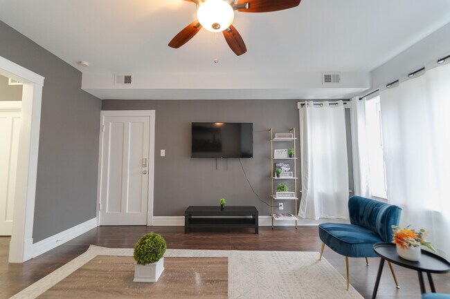 Foto del edificio - 4148 W Wellington Ave