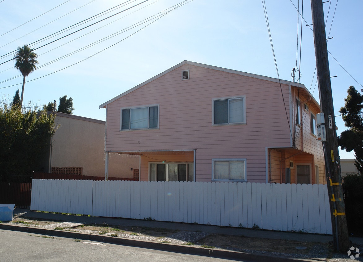 Building Photo - 1447 Humboldt Ave
