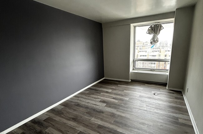 Building Photo - 1435 4th St SW