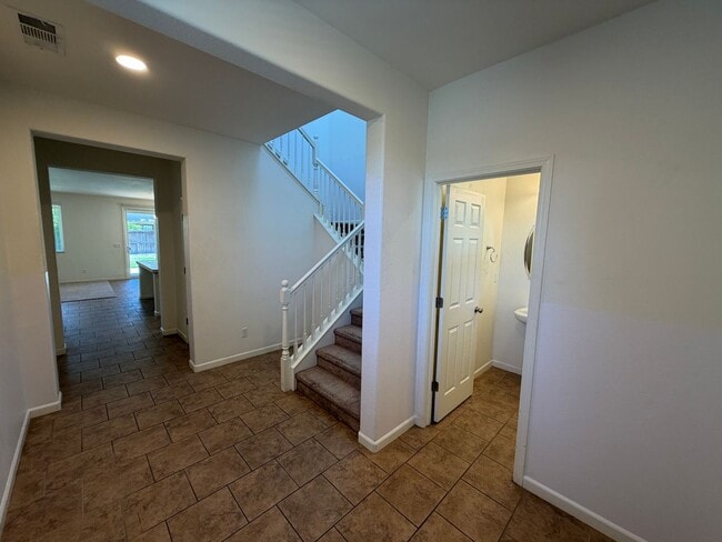 Foto del edificio - 4 Bedroom, 3.5 Bath, Built in 2013, 2168 Square Feet