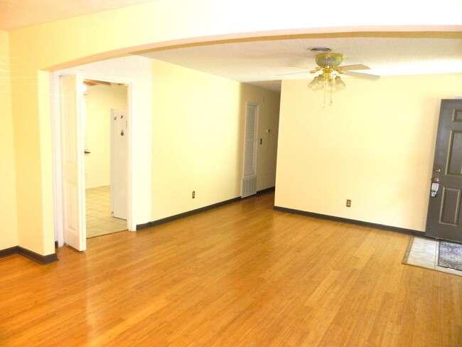 Foto del edificio - Home For Rent - 4528 Plantation Rd Martine...