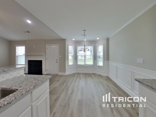 Building Photo - 6745 Biscayne Boulevard Rex GA