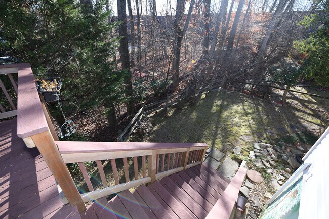 Building Photo - Gorgeous 4 BR 2+2 Baths Colonial - Finishe...