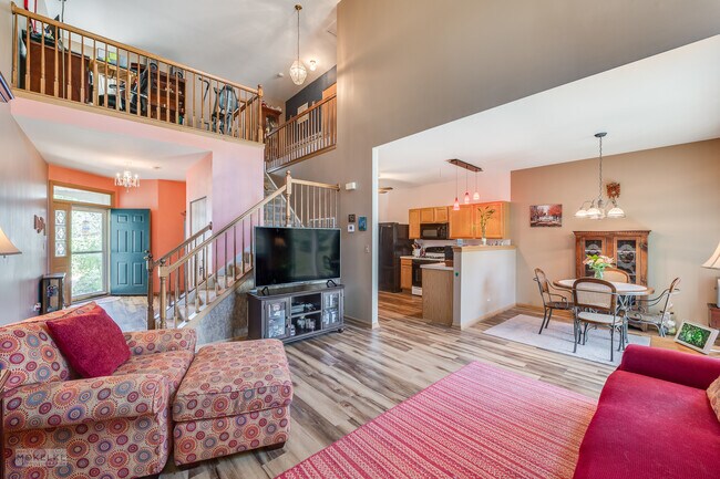 Building Photo - 2525 Looking Glass Ct