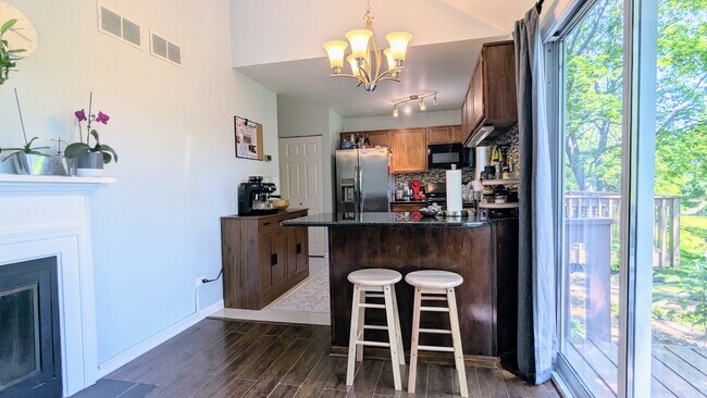 Building Photo - 319 Doral Ct