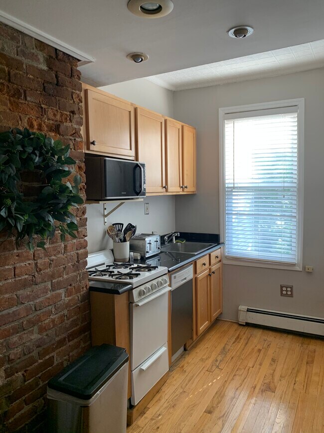 Building Photo - 311 Monroe St