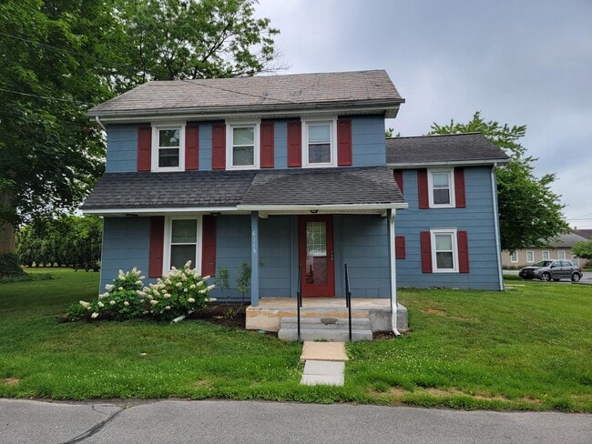 Building Photo - 611 Square St
